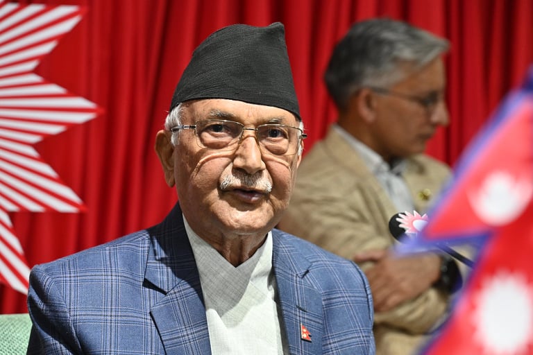 एमालेका राष्ट्रियसभा सांसदहरू ओली निवास बालकोटमा 